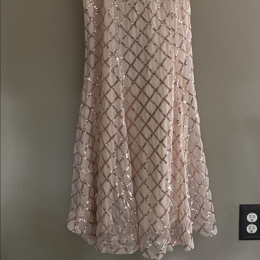NWOT Stunning Floor length gown - slight mermaid bottom and adjustable straps - Picture 2 of 5